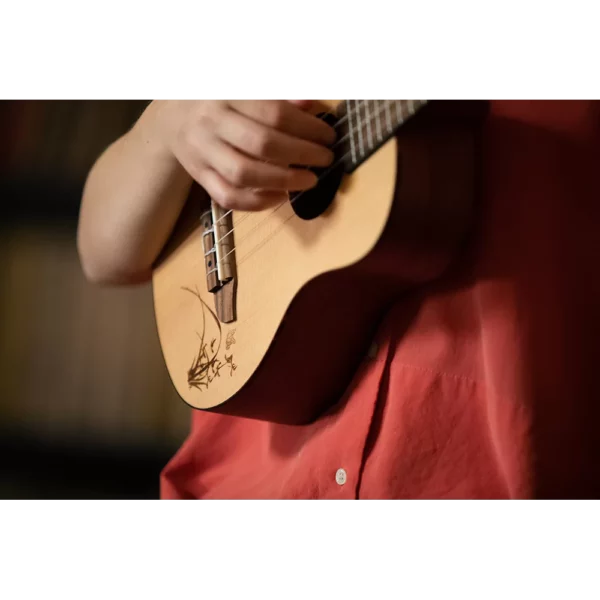 ORTEGA RU5-TE, tenor ukulele - gravirani detalj