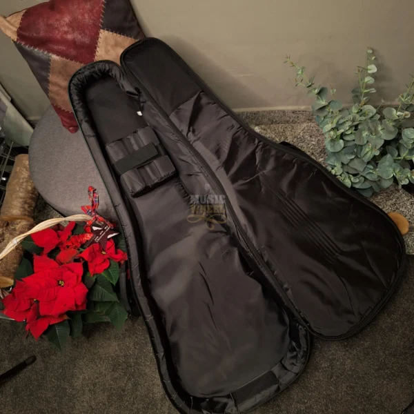 EASTMAN E3OM Deluxe, elektro-akustična gitara - torba otvorena