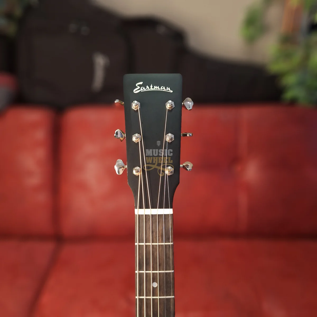 EASTMAN E3DE, elektro-akustična gitara + torba - headstock slika