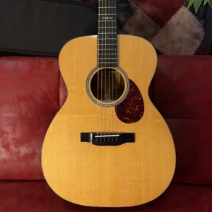 EASTMAN E1OM-SPECIAL, Termo Cure, akustična gitara + torba - prednja ploča